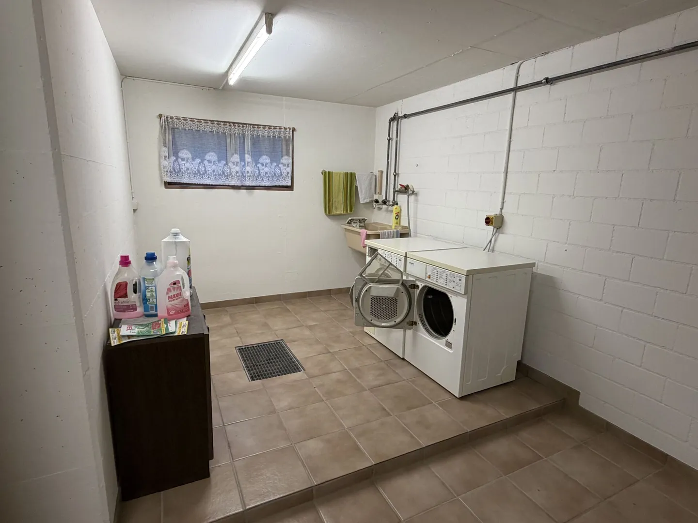 Casa bifamiliare di 5,5 stanze con giardino - Foto 27 di 29