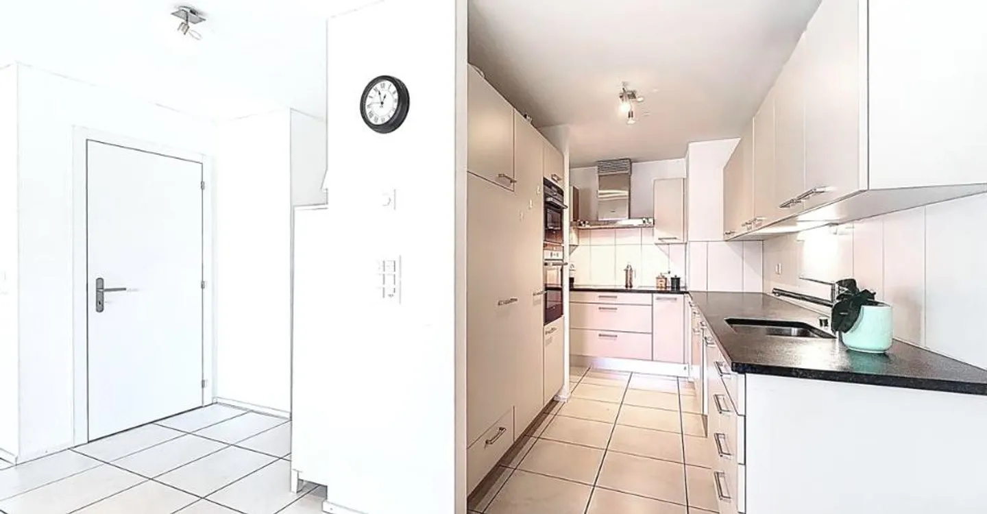 Duplex luminoso di 4,5 stanze, con balcone esposto a sud e vista libera - bella opportunità a Belfaux - Foto 3 di 13