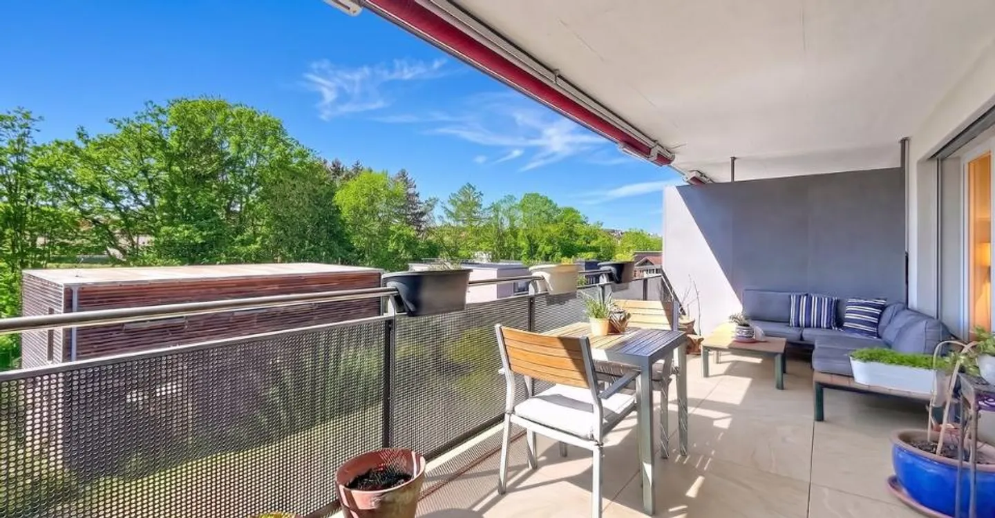 Duplex luminoso di 4,5 stanze, con balcone esposto a sud e vista libera - bella opportunità a Belfaux - Foto 5 di 13