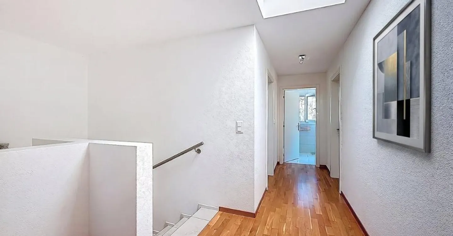 Duplex luminoso di 4,5 stanze, con balcone esposto a sud e vista libera - bella opportunità a Belfaux - Foto 6 di 13