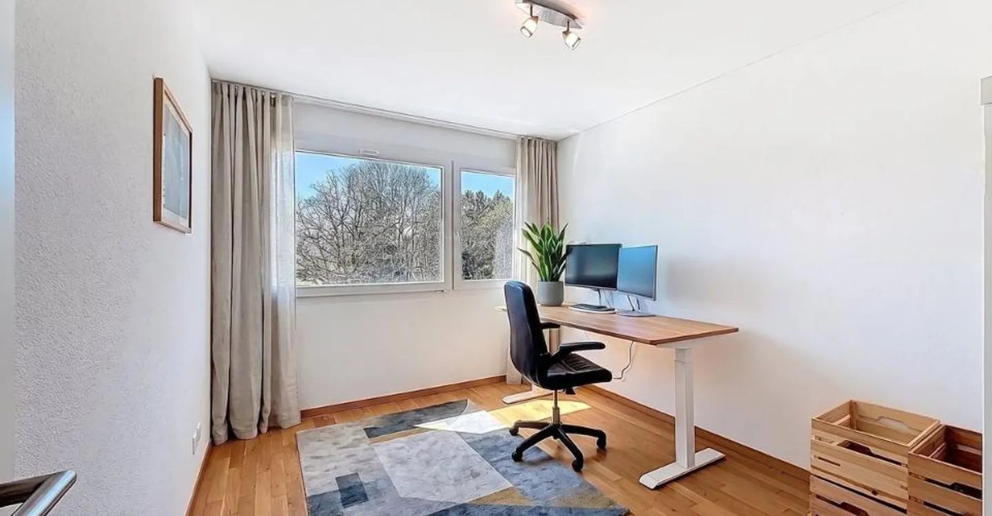 Duplex luminoso di 4,5 stanze, con balcone esposto a sud e vista libera - bella opportunità a Belfaux - Foto 10 di 13