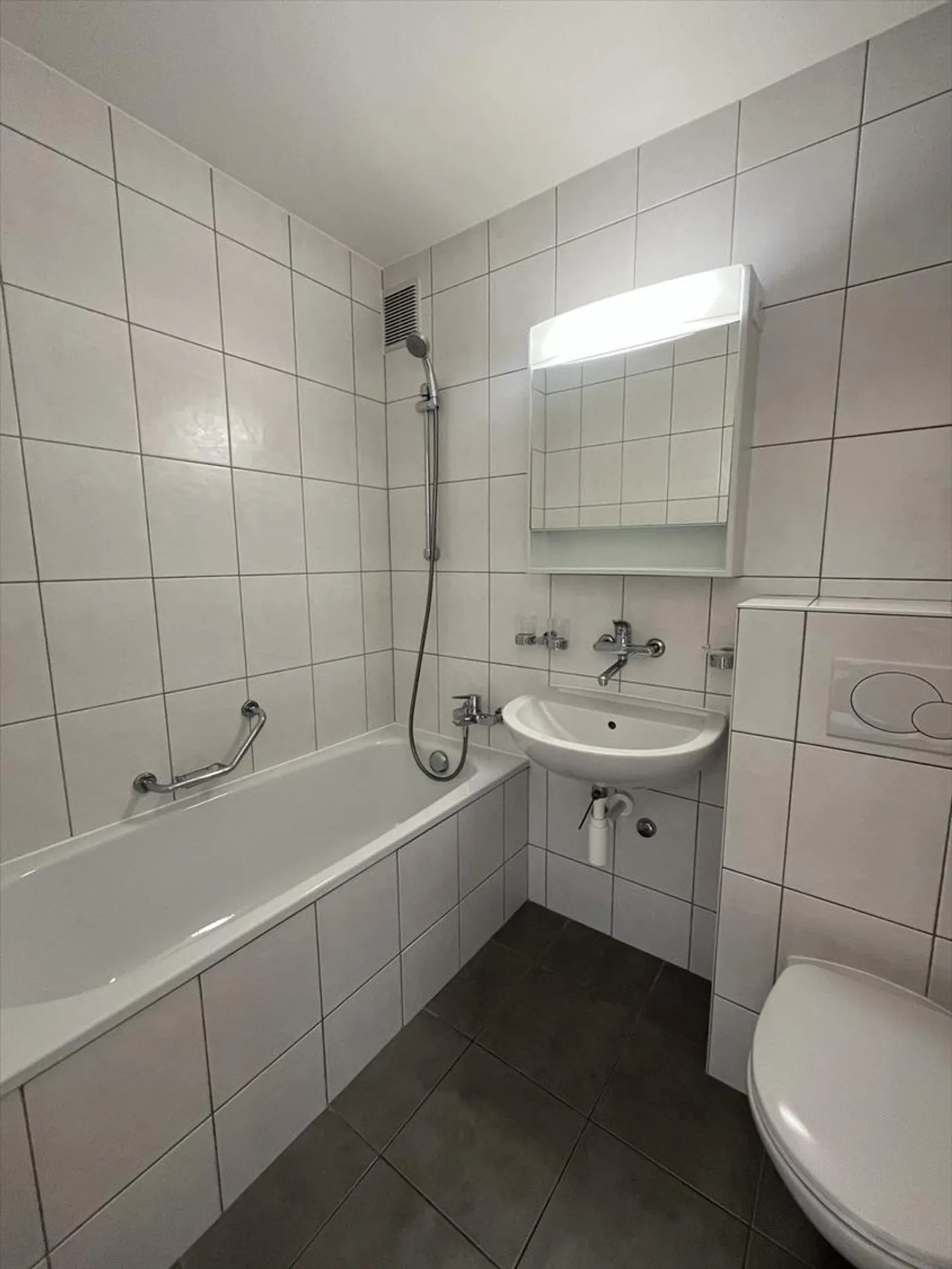 BEL APPARTEMENT DANS UN QUARTIER CALME - Photo 4 sur 6