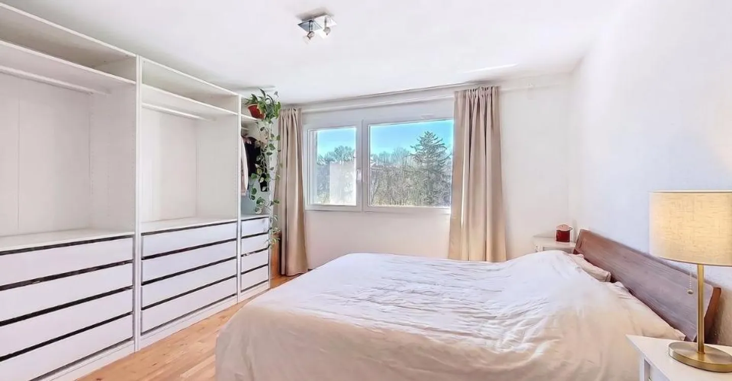 Duplex luminoso di 4,5 stanze, con balcone esposto a sud e vista libera - bella opportunità a Belfaux - Foto 7 di 13