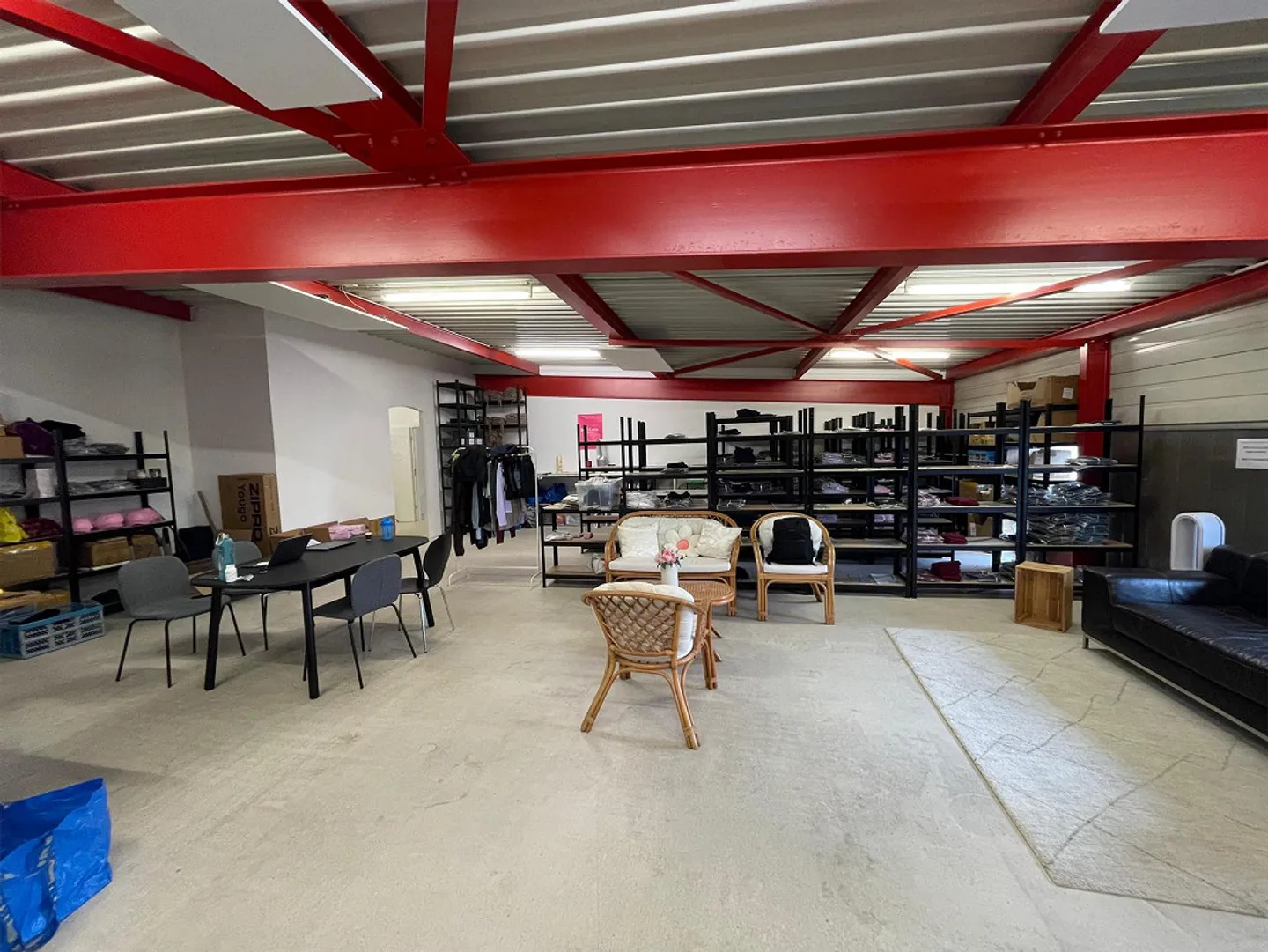 Atelier spacieux dans un immeuble commercial à Gretzenbach - 173m² - Photo 1 sur 2