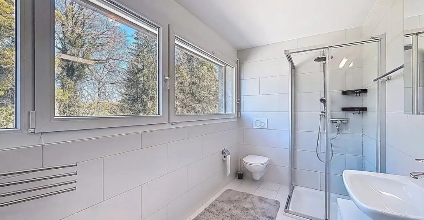 Duplex luminoso di 4,5 stanze, con balcone esposto a sud e vista libera - bella opportunità a Belfaux - Foto 12 di 13