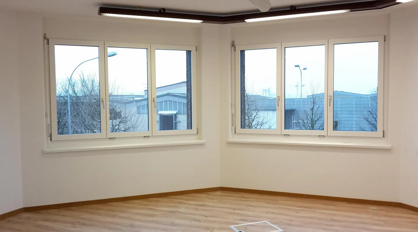 Office, Practice, or Studio Space Business Park Surental - Photo 3 of 6