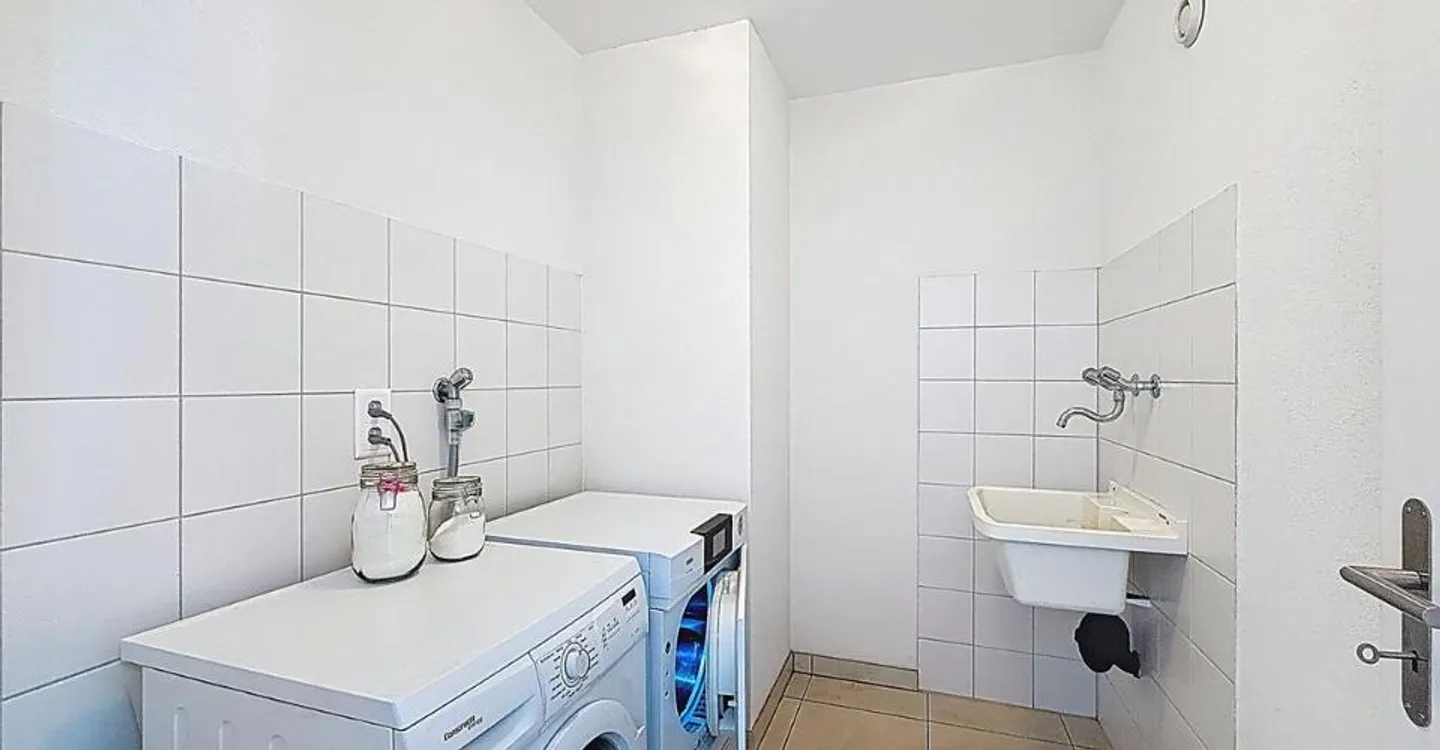 Duplex luminoso di 4,5 stanze, con balcone esposto a sud e vista libera - bella opportunità a Belfaux - Foto 13 di 13