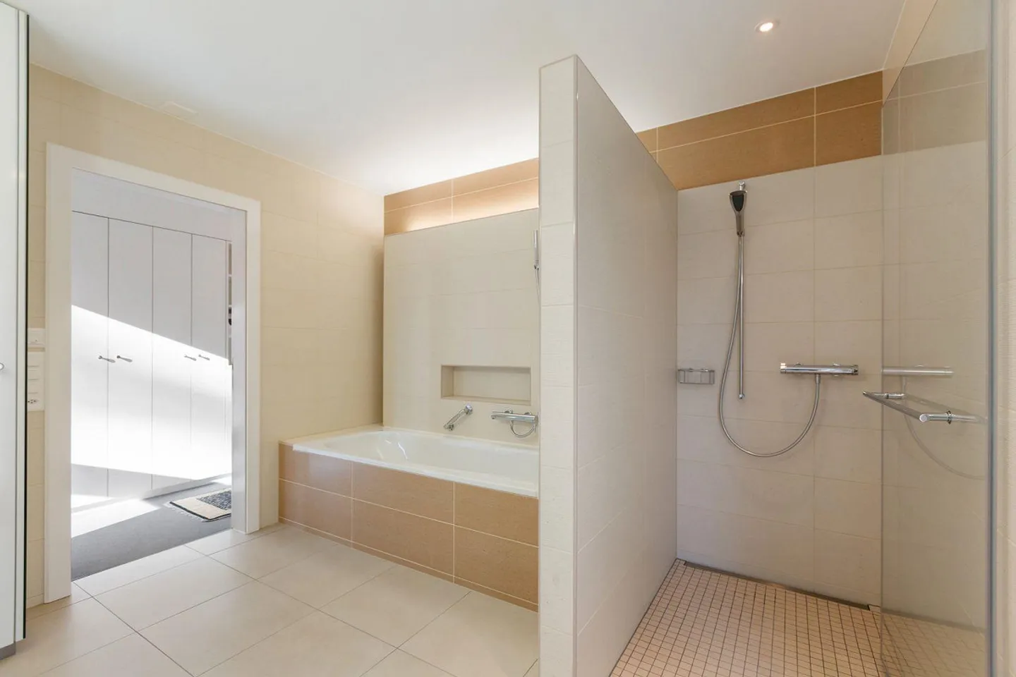 Exklusives Einfamilienhaus in Zürich - Foto 10 von 15