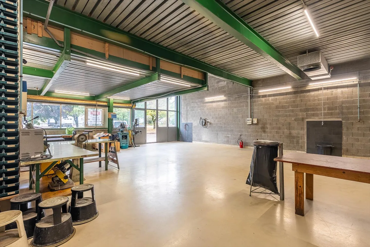 Atelier avec bureaux à l'étage - Photo 2 sur 14