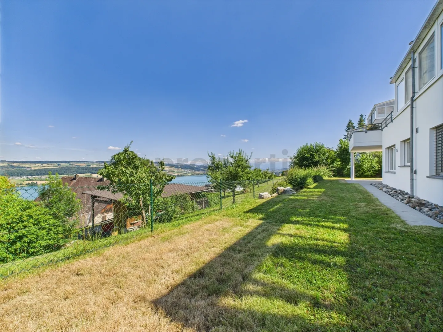 Appartamento giardino 5,5 locali appena ristrutturato con splendida vista sul lago in vendita. - Foto 1 di 13