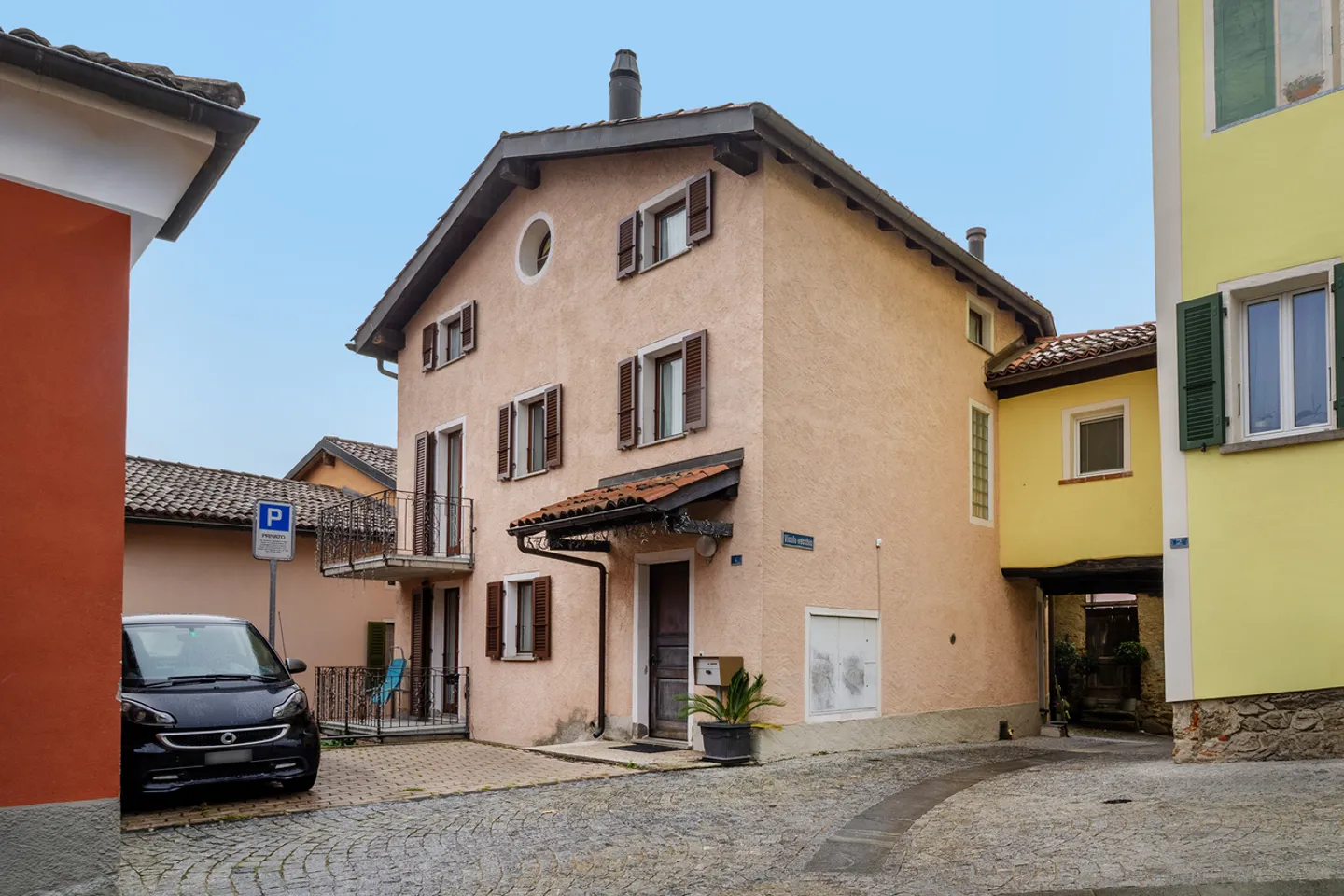 Kernhaus mit zwei Wohnungen - Foto 1 von 10