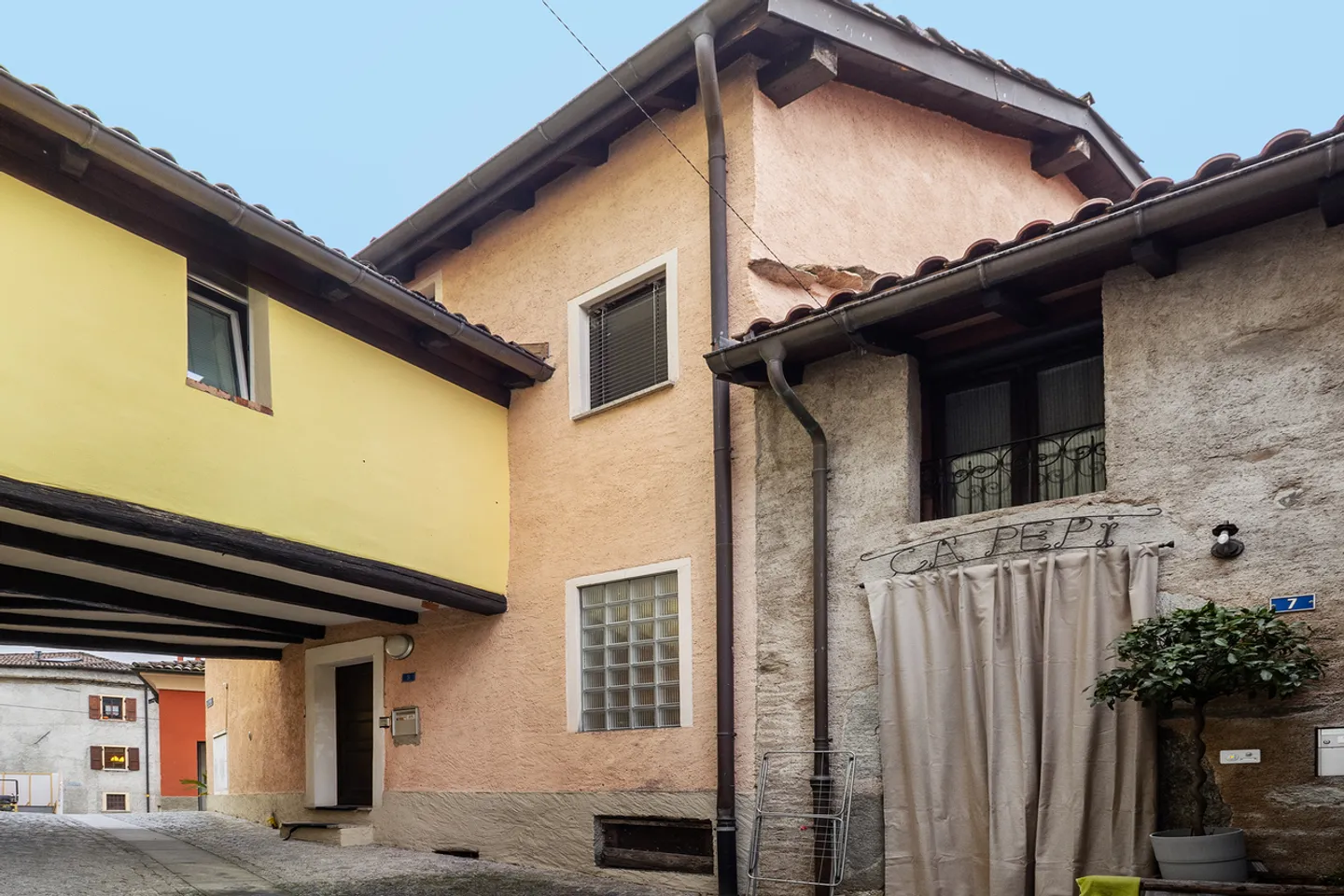 Kernhaus mit zwei Wohnungen - Foto 9 von 10