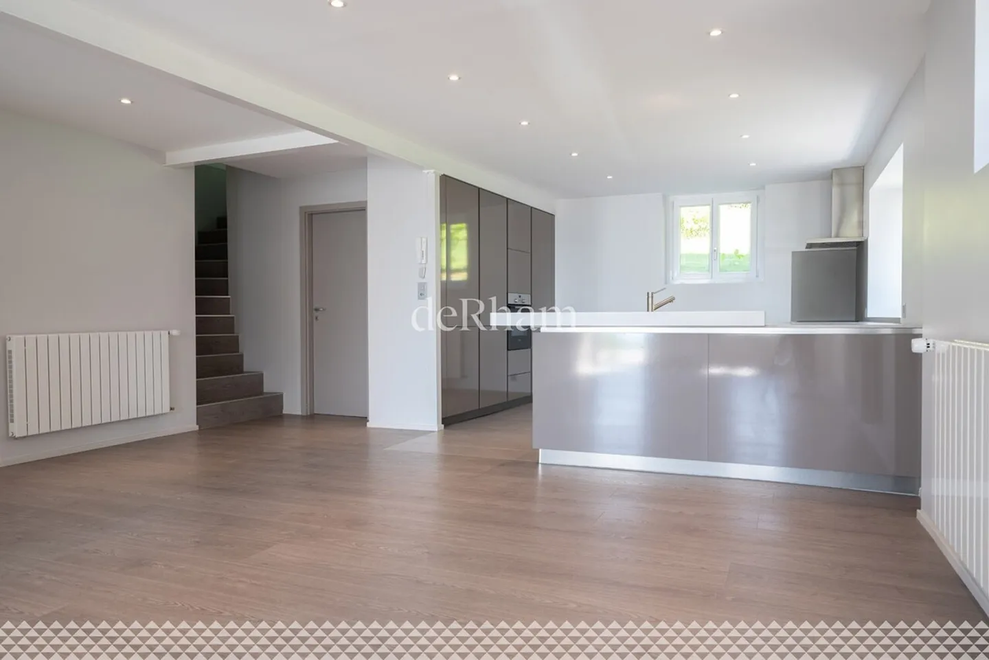 Villa individuell komplett renoviert, mit atemberaubendem Blick! - Foto 2 von 13