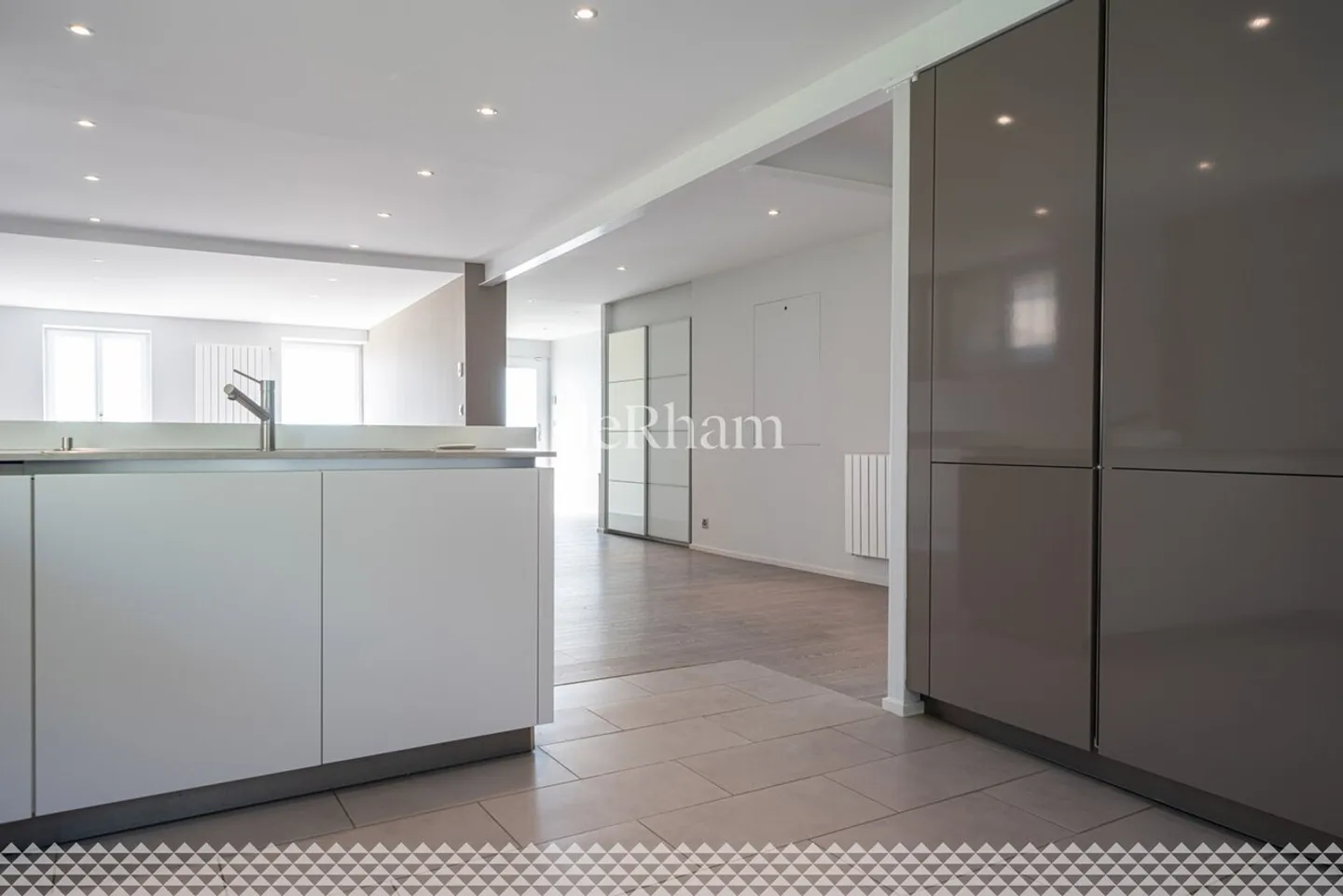 Villa individuell komplett renoviert, mit atemberaubendem Blick! - Foto 4 von 13