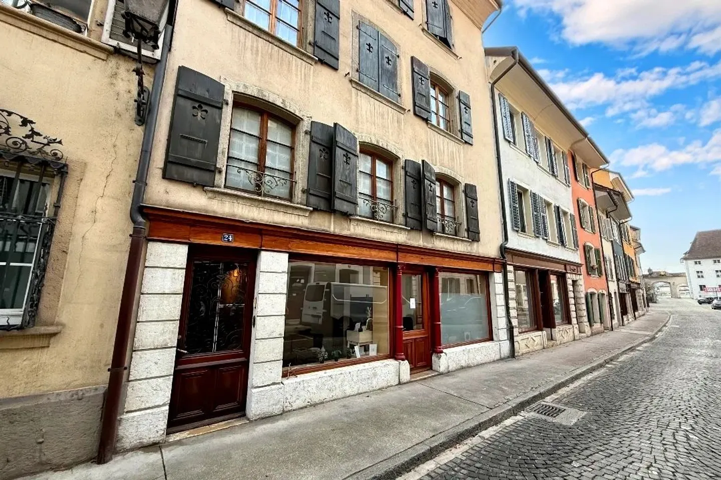 Appartamento con carattere nel centro storico di Porrentruy con terrazza comune - Foto 2 di 13