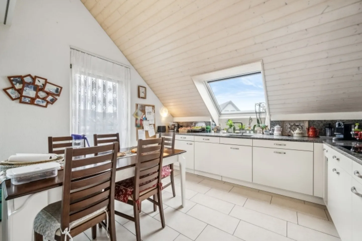 Your Stylish 4.5-Room Attic Maisonette - Photo 7 of 13