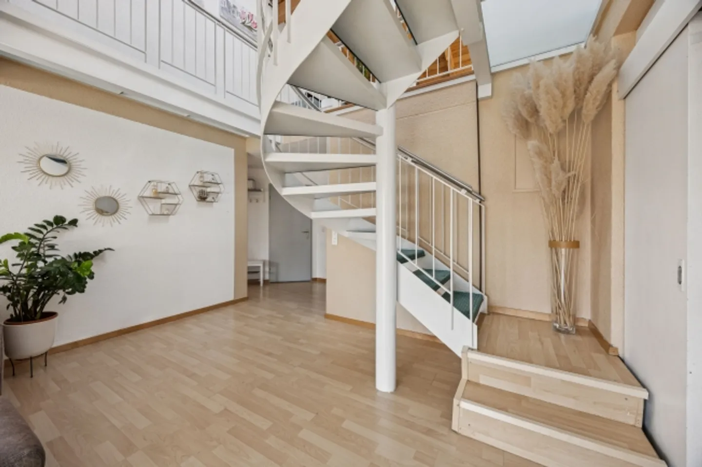 Maisonette luminosa di 5,5 stanze in vendita a Hunzenschwil - Foto 4 di 13