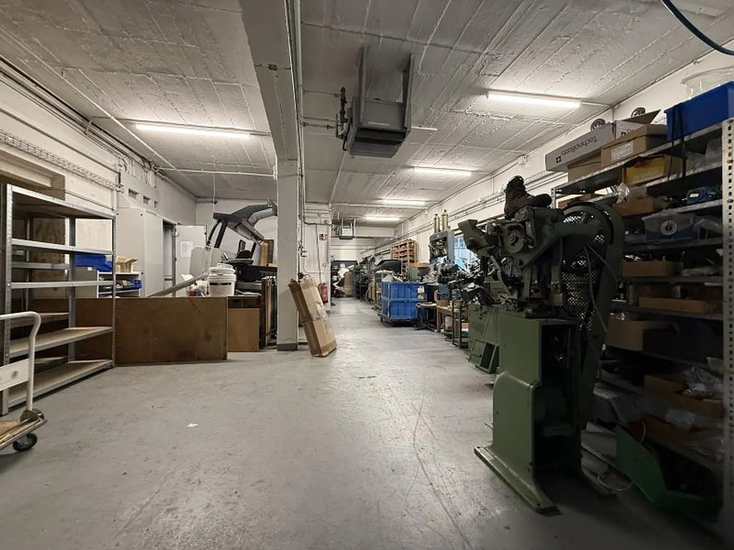 MOLTO SPAZIO, COLLEGAMENTO TOP & PRONTO A PARTIRE IMMEDIATAMENTE - Foto 2 di 6