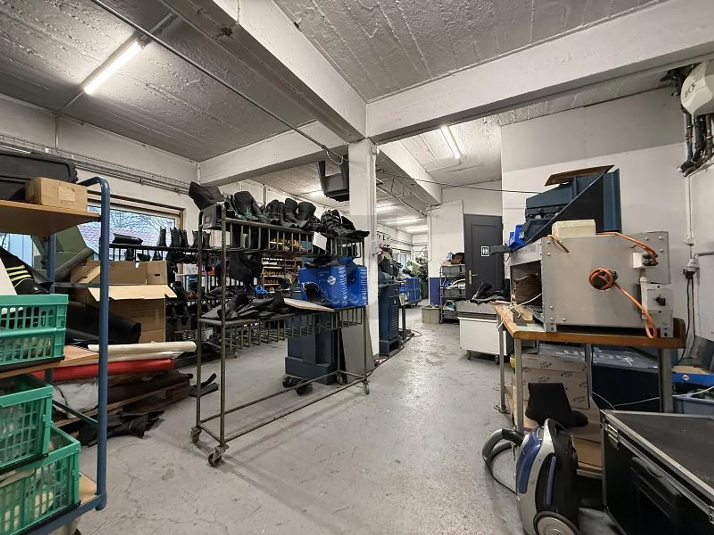 MOLTO SPAZIO, COLLEGAMENTO TOP & PRONTO A PARTIRE IMMEDIATAMENTE - Foto 3 di 6