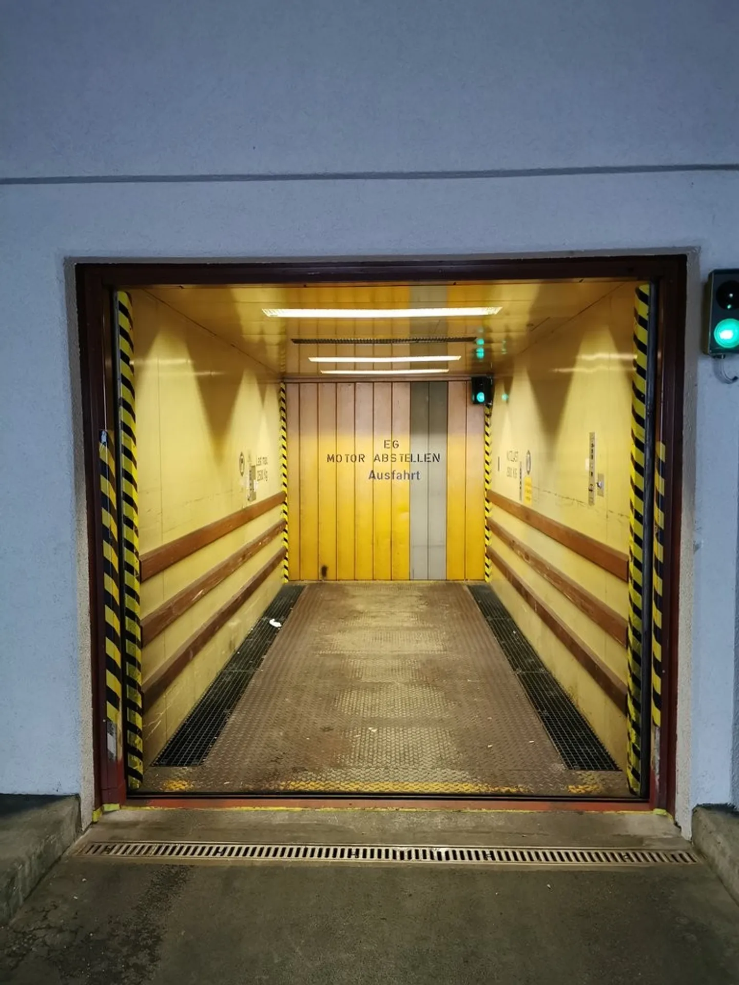 Einstellplatz in Tiefgarage zu vermieten - Foto 3 von 3