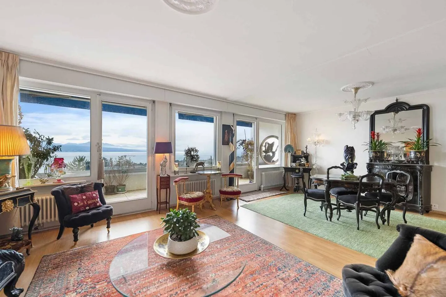 Stunning Apartment with Lake View - Photo 7 of 13