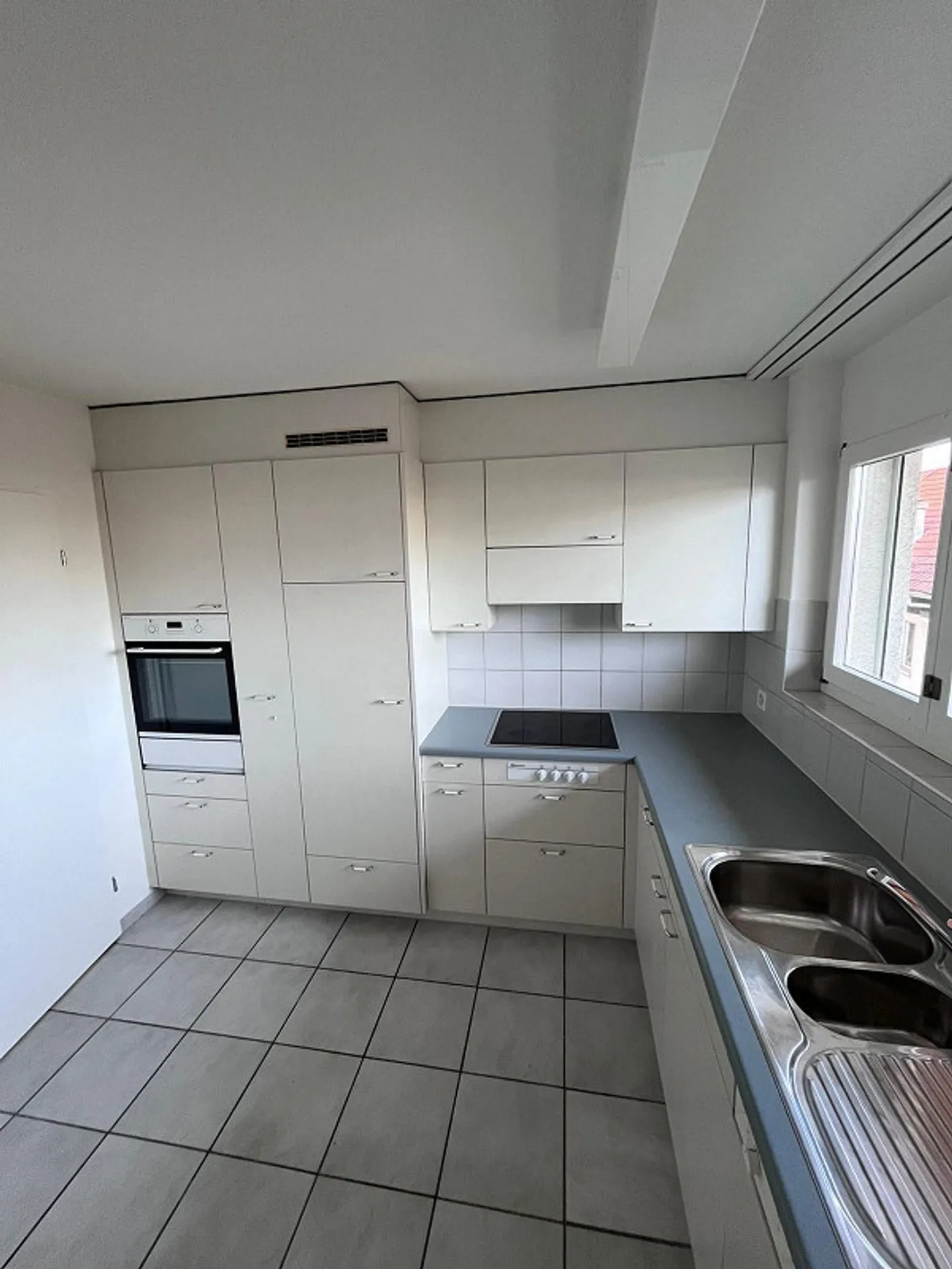 Belle appartement de 3,5 pièces au 1er étage dans une maison de 4 familles - Photo 4 sur 10