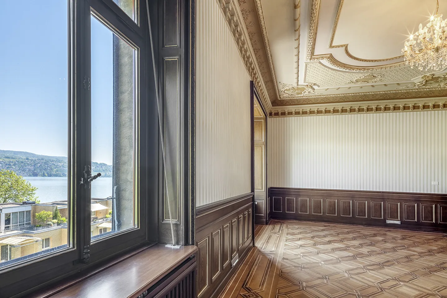 ESPACE BUREAU DANS LA VILLA DIANA - Photo 1 sur 4