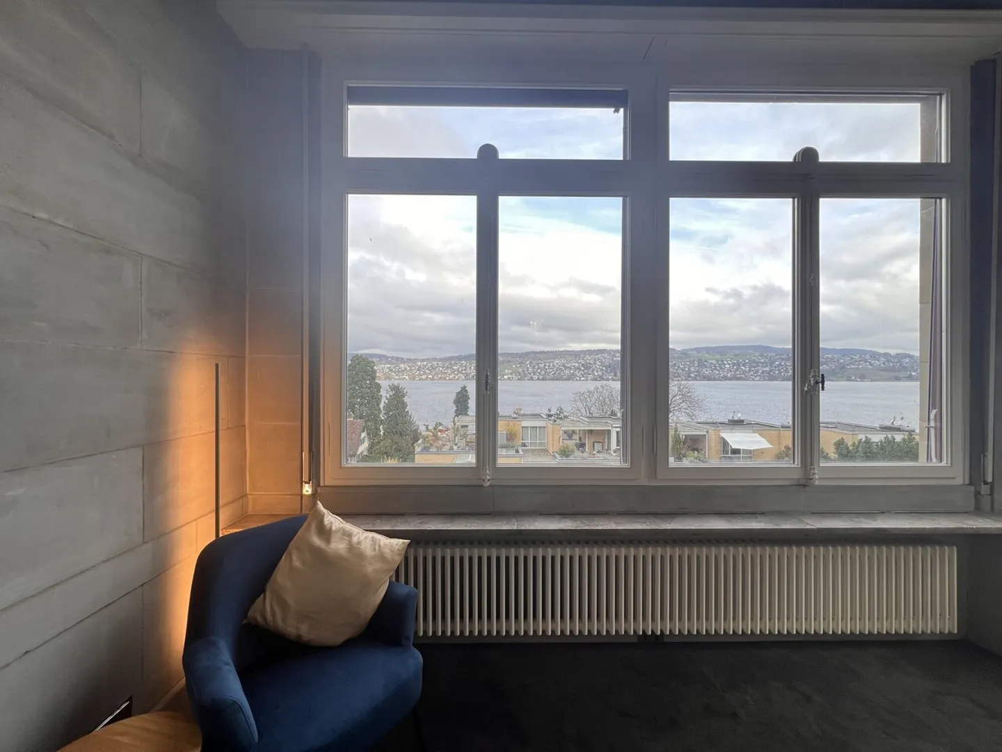 ESPACE BUREAU DANS LA VILLA DIANA - Photo 2 sur 4