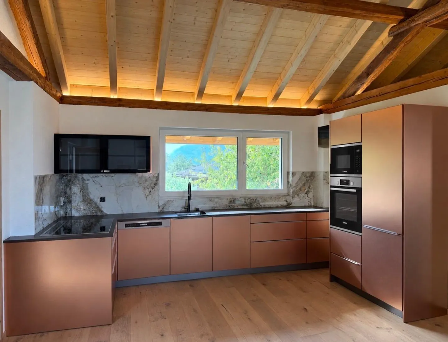 Immeuble d'appartements rénové - Photo 3 sur 14
