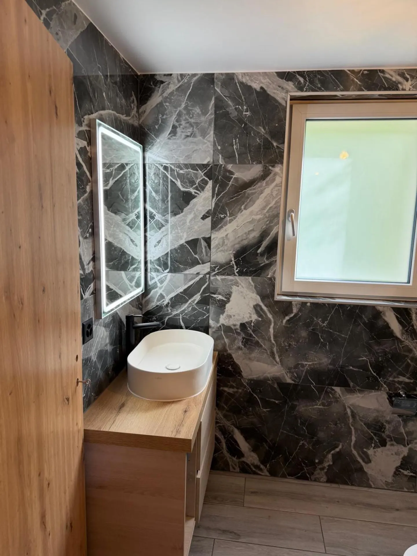Immeuble d'appartements rénové - Photo 4 sur 14
