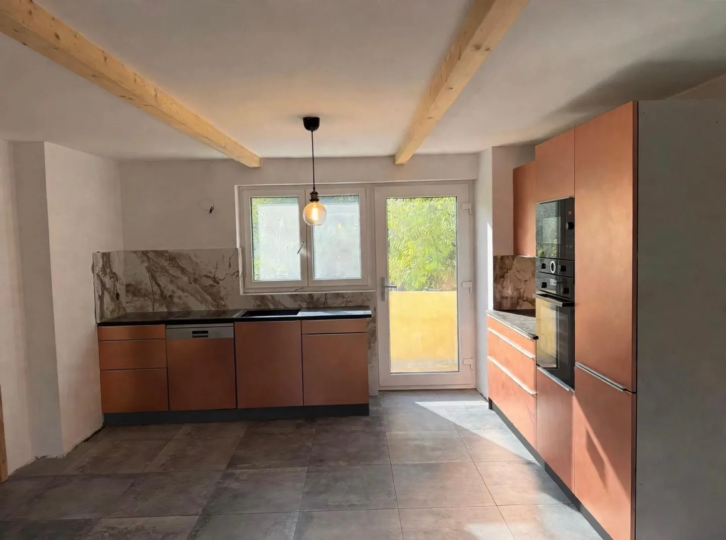 Immeuble d'appartements rénové - Photo 8 sur 14