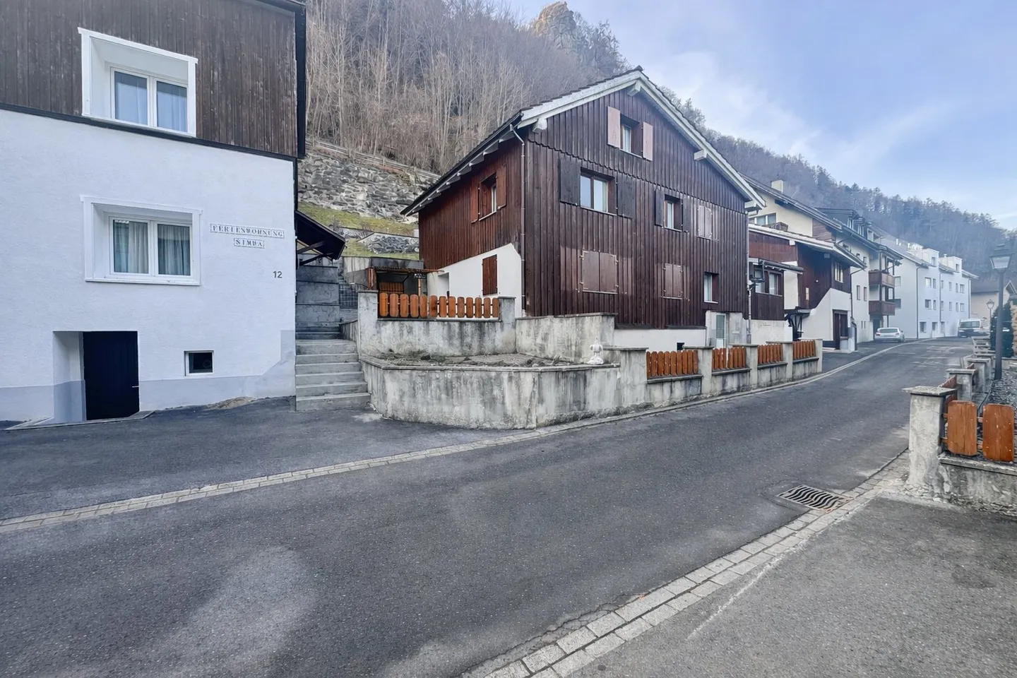 Vente de terrain de développement avec bâtiments existants - Photo 1 sur 4