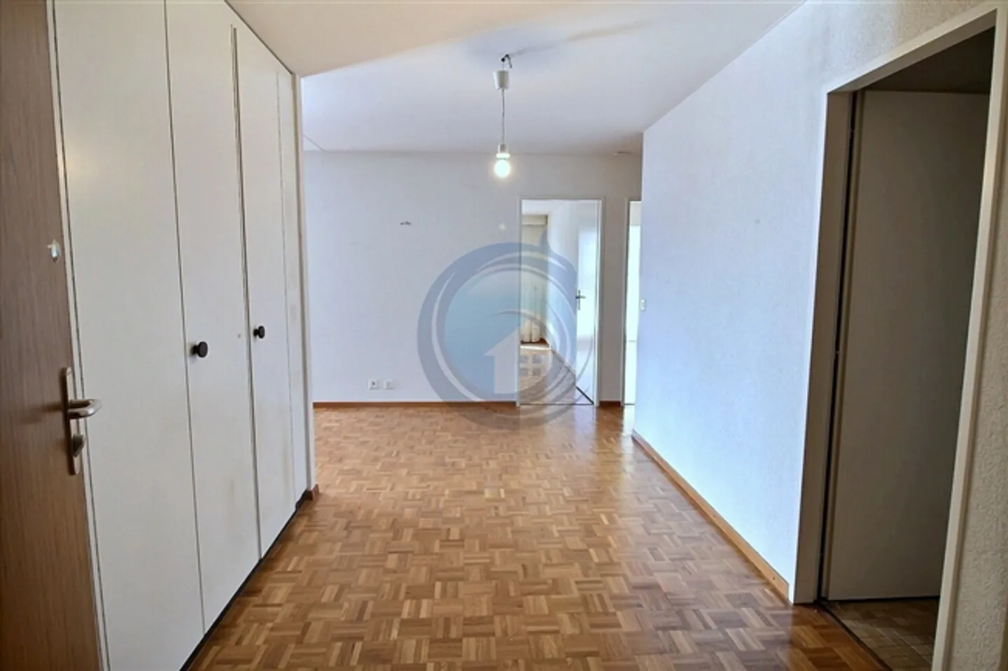 SPACIOUS 3.5 ROOM CORNER APARTMENT WITH LAKE VIEW - NEAR CITY CENTER - Photo 7 of 13