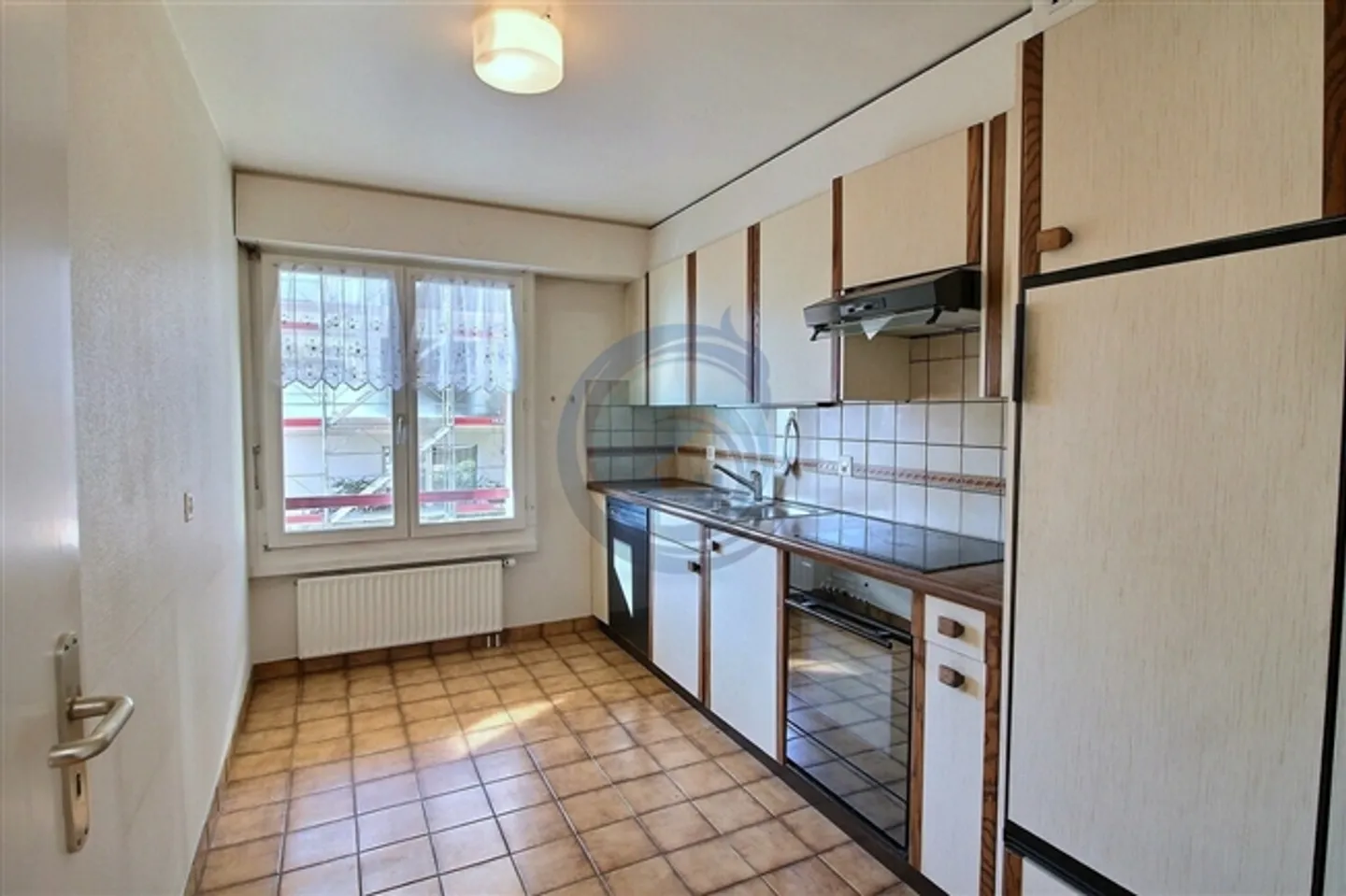 SPACIOUS 3.5 ROOM CORNER APARTMENT WITH LAKE VIEW - NEAR CITY CENTER - Photo 10 of 13