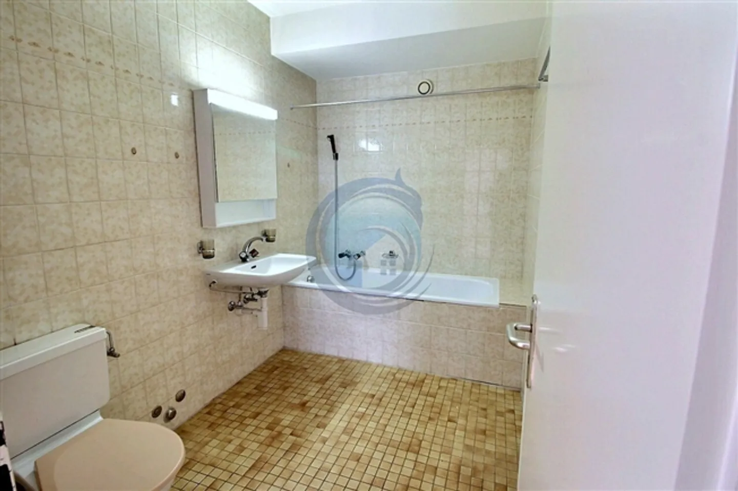 SPACIOUS 3.5 ROOM CORNER APARTMENT WITH LAKE VIEW - NEAR CITY CENTER - Photo 11 of 13