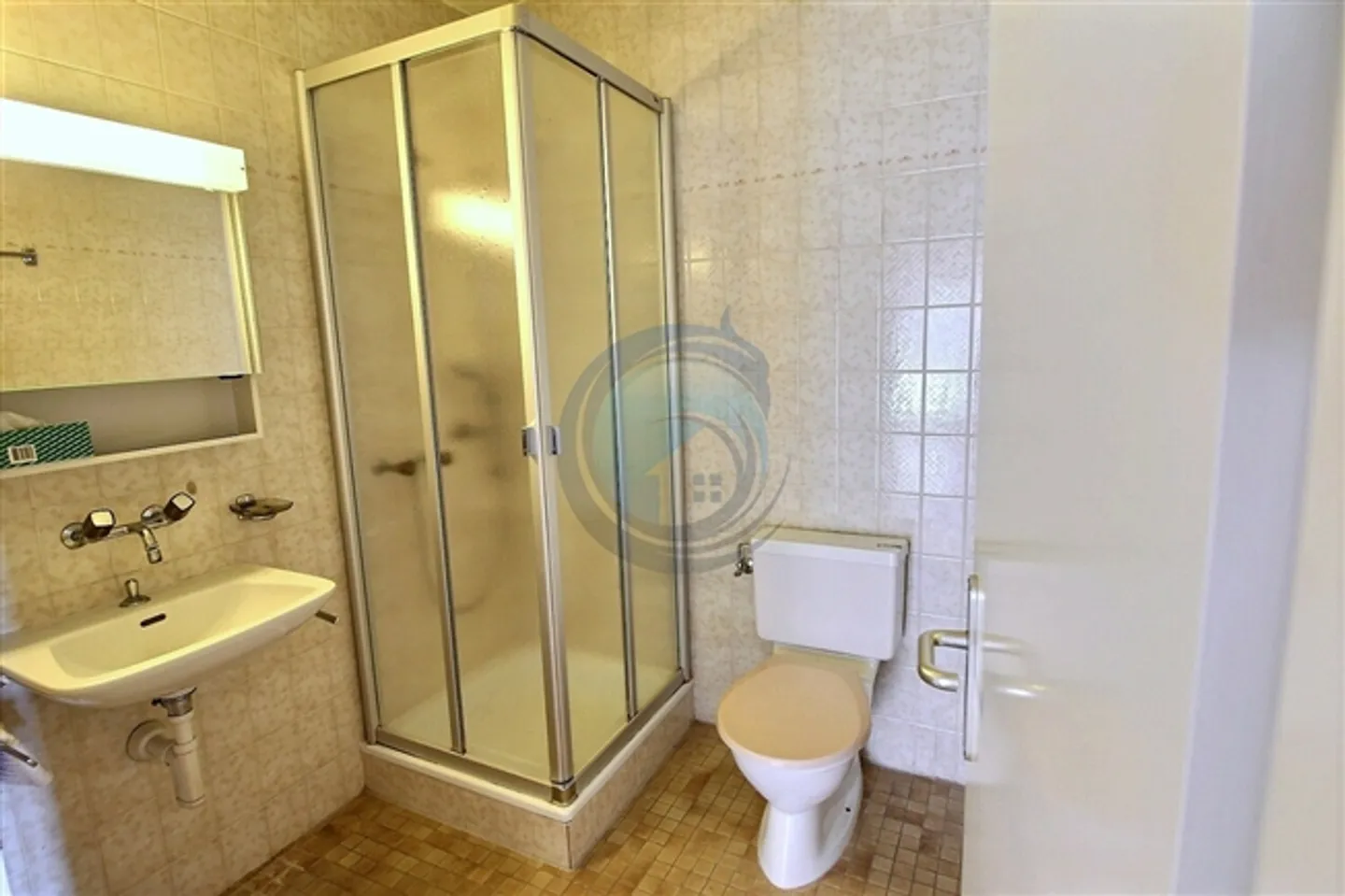 SPACIOUS 3.5 ROOM CORNER APARTMENT WITH LAKE VIEW - NEAR CITY CENTER - Photo 12 of 13