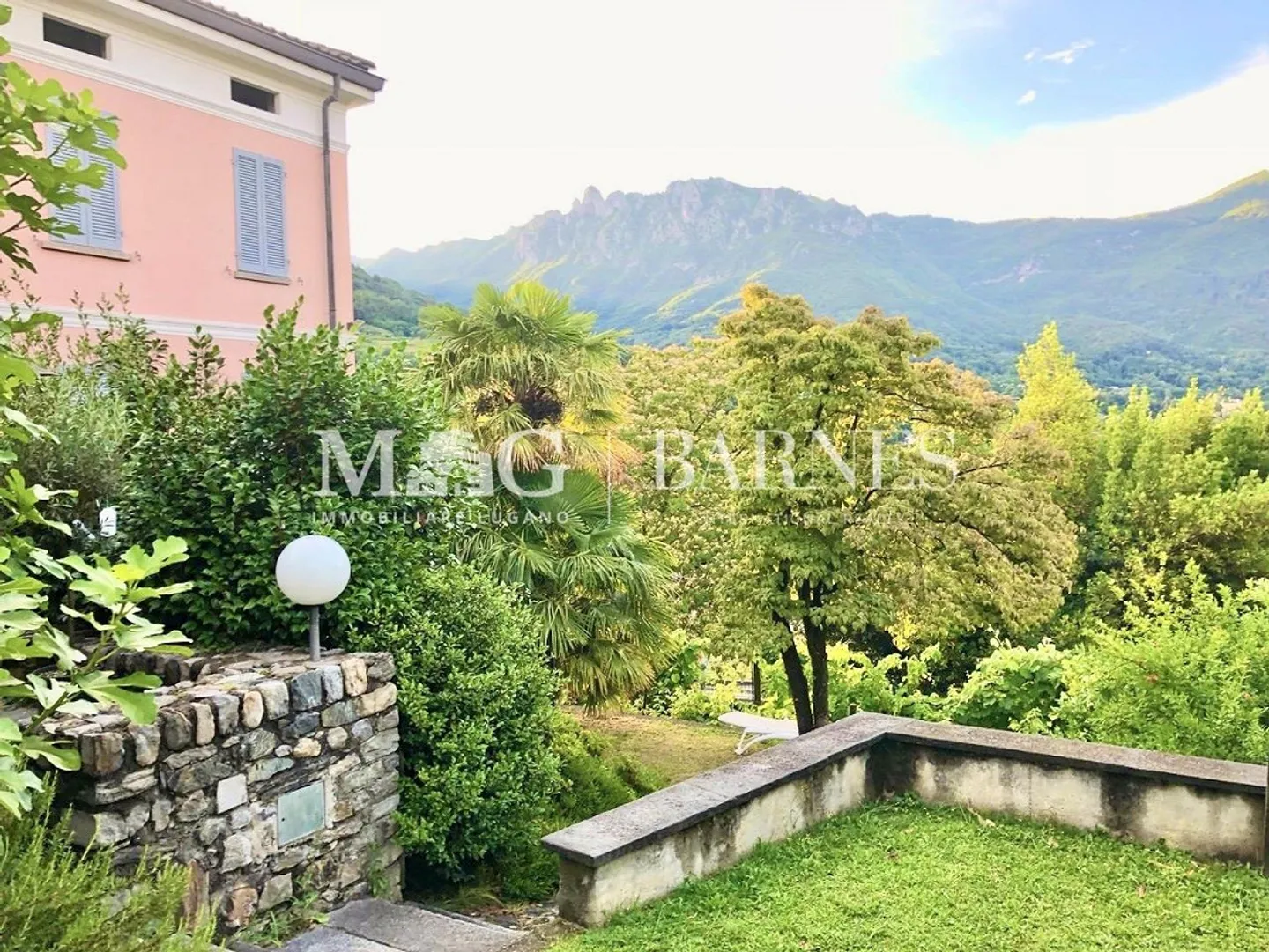 Lugano, Capriasca: Baugrundstück mit genehmigtem Projekt und Villa - Foto 1 von 2