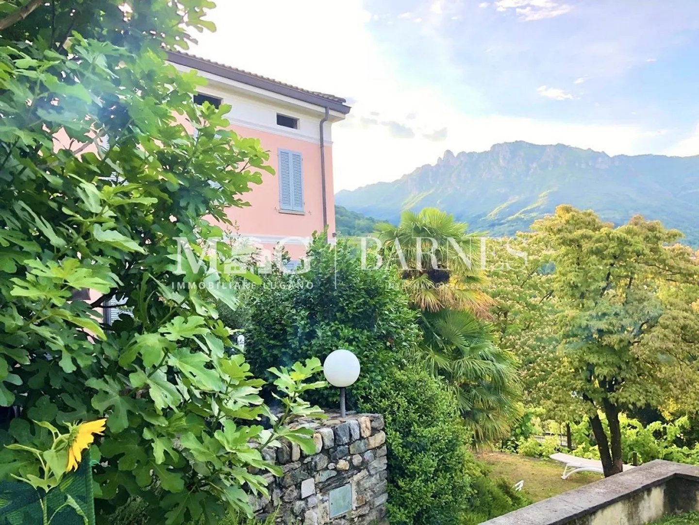 Lugano, Capriasca: Baugrundstück mit genehmigtem Projekt und Villa - Foto 2 von 2