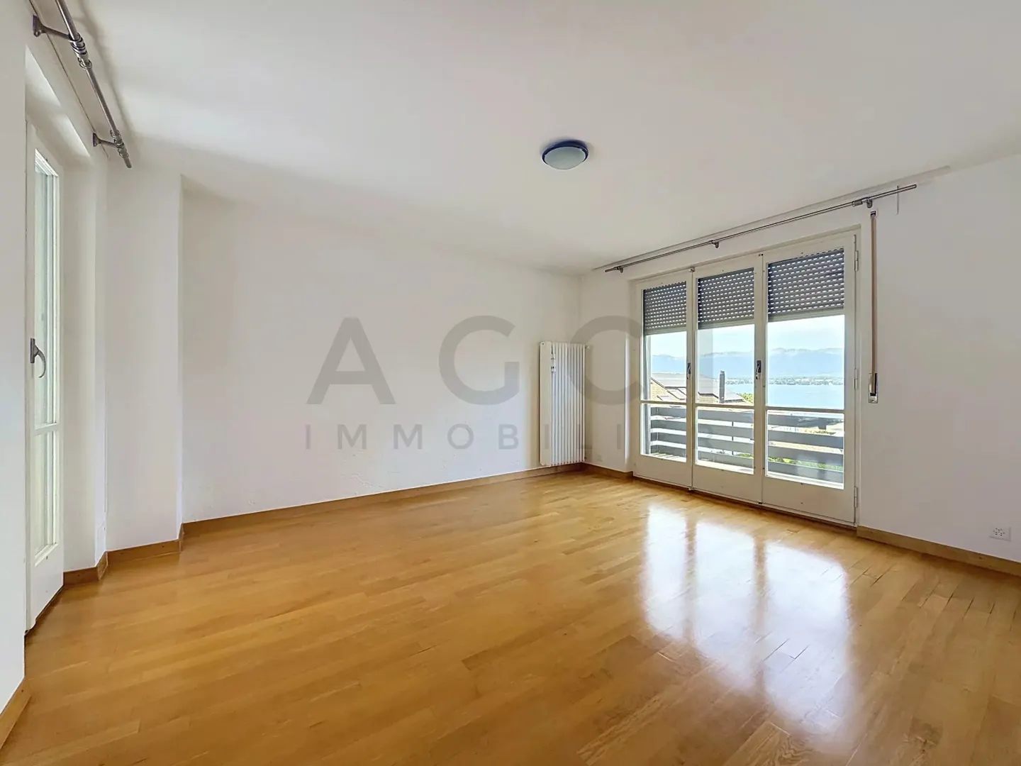 Villa au bord du lac avec plage privée - Photo 19 sur 23