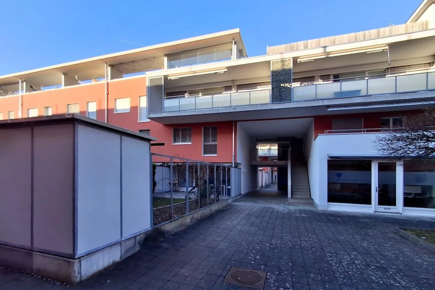 Self-occupied property or investment property - Photo 3 of 11