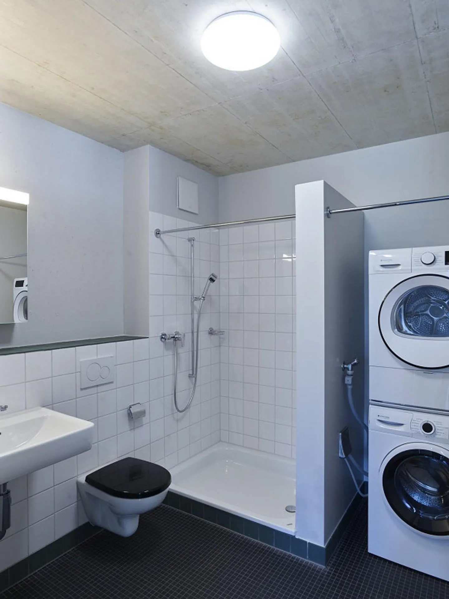 Wellness Oasis: Move into a modern 2.5 room apartment in a prime location - Photo 7 of 11