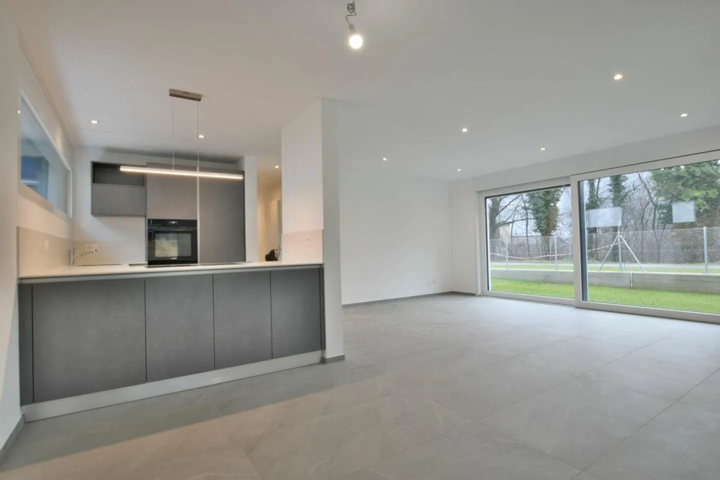 Maison unifamiliale lumineuse avec jardin privé - Photo 4 sur 10