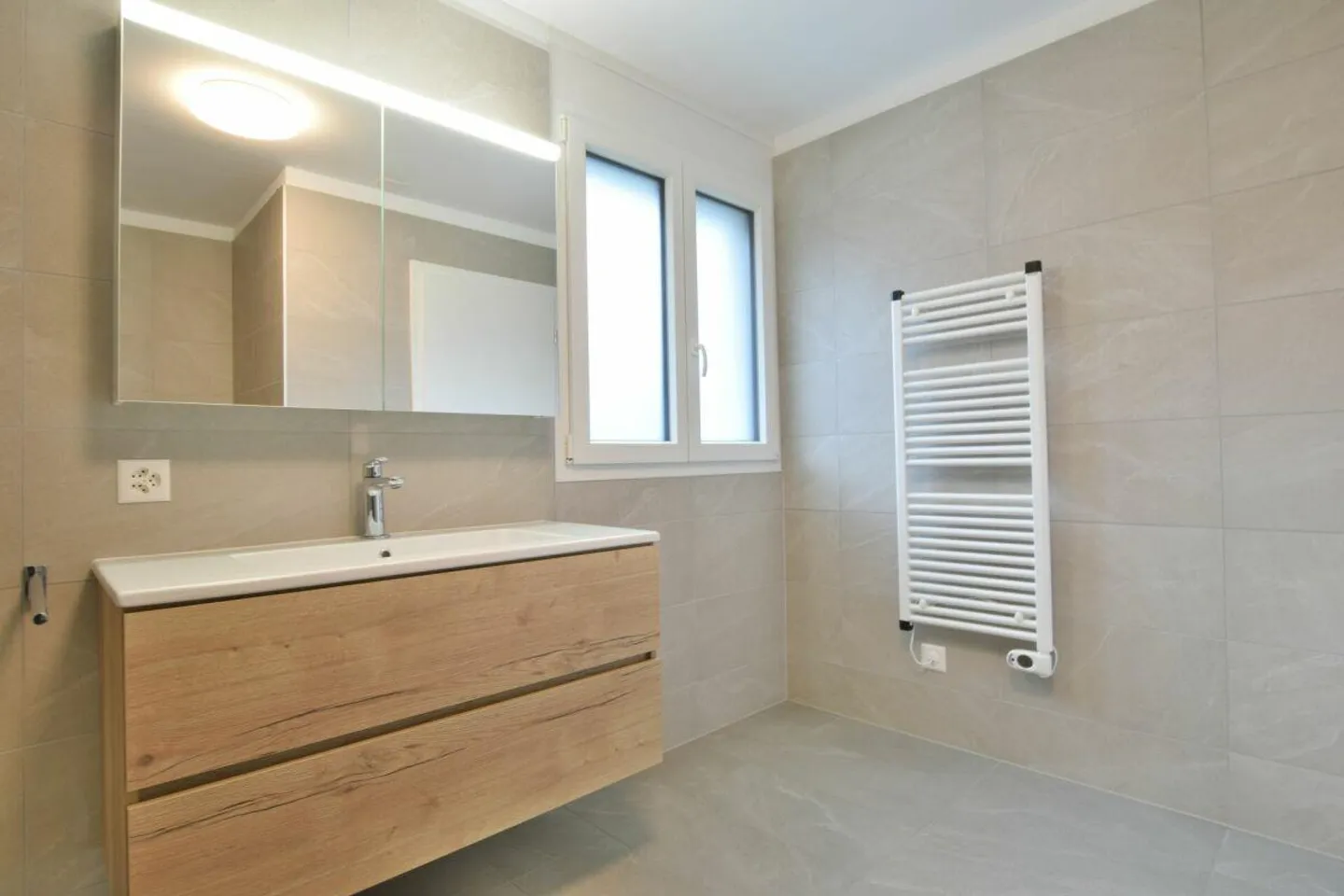 Maison unifamiliale lumineuse avec jardin privé - Photo 5 sur 10