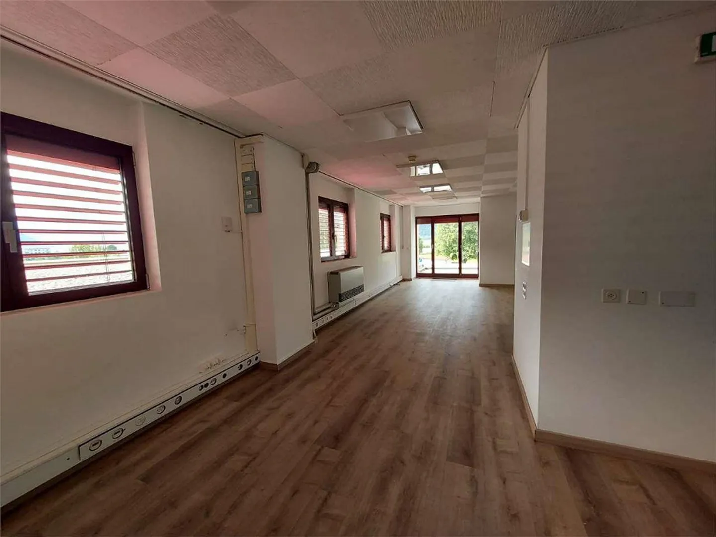 Camorino, office of 152 sqm - Photo 2 of 12