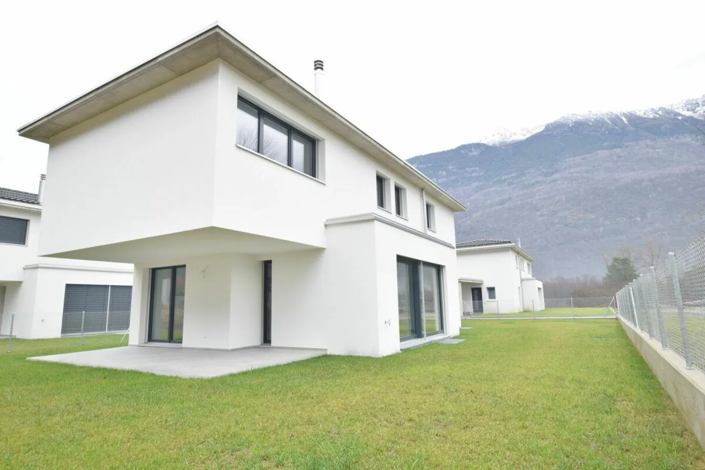 Maison unifamiliale lumineuse avec jardin privé - Photo 9 sur 10