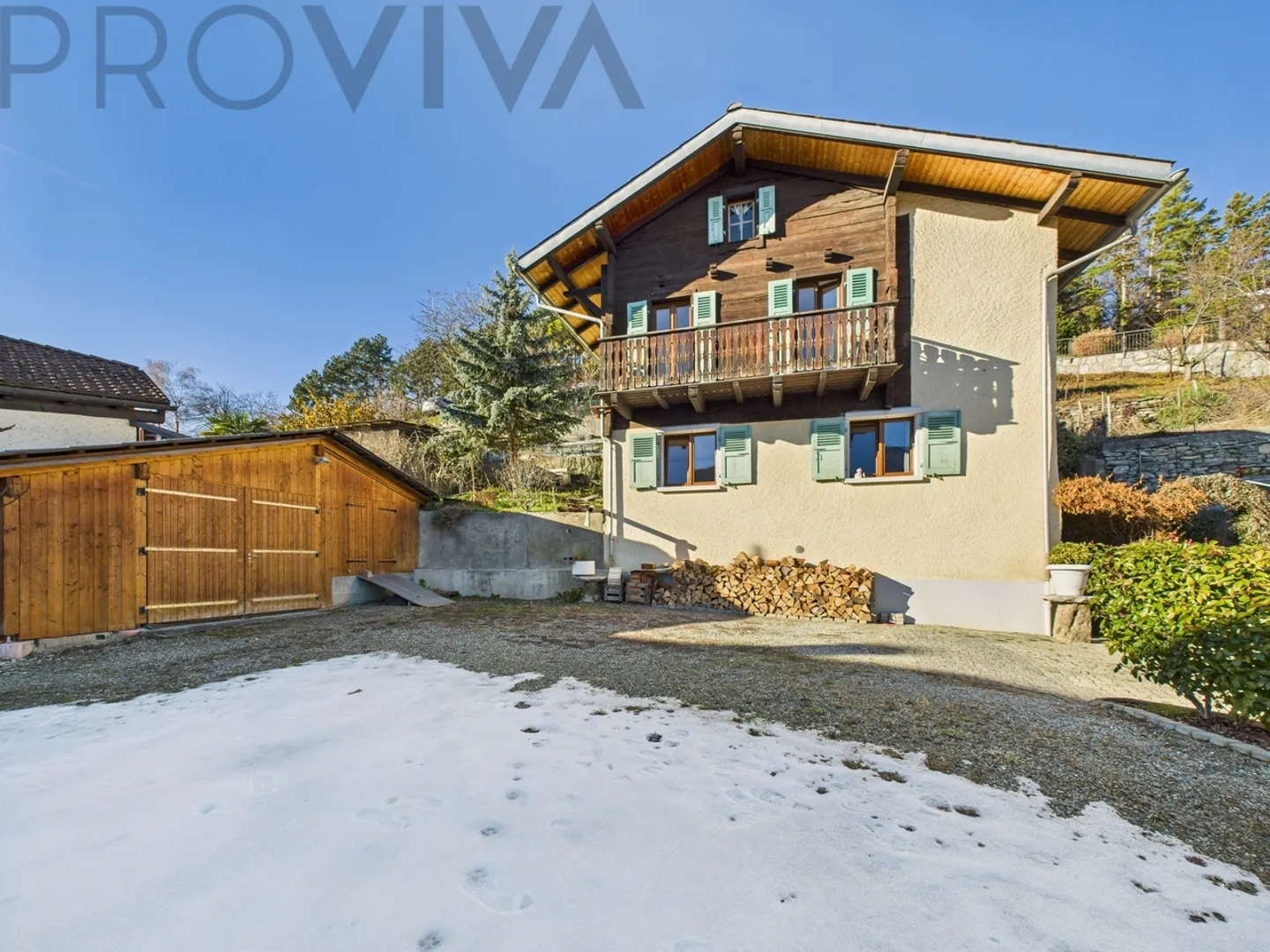 Sunny Family House with Garden and Potential in Venthone - Photo 2 of 7