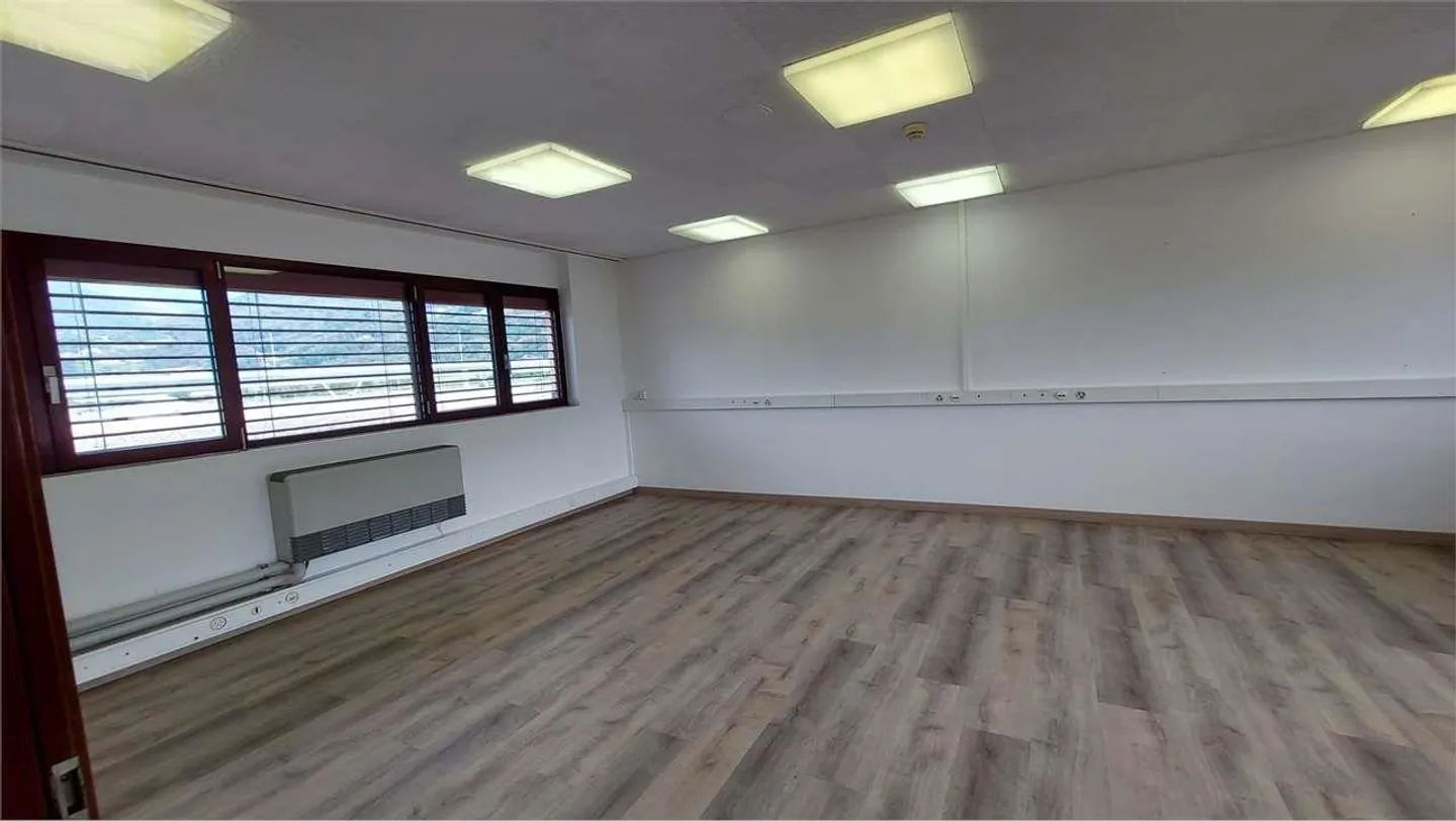 Camorino, office of 152 sqm - Photo 8 of 12