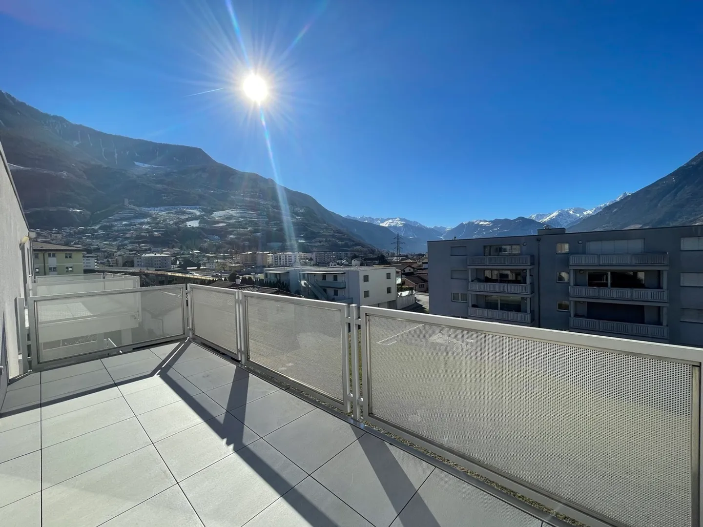 SAXON - MAGNIFIQUE APPARTEMENT DE 2,5 PIÈCES AU DERNIER ÉTAGE - Photo 1 sur 6