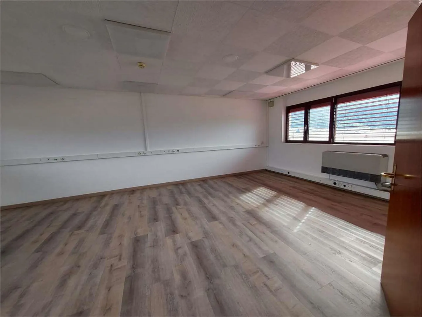 Camorino, office of 152 sqm - Photo 6 of 12