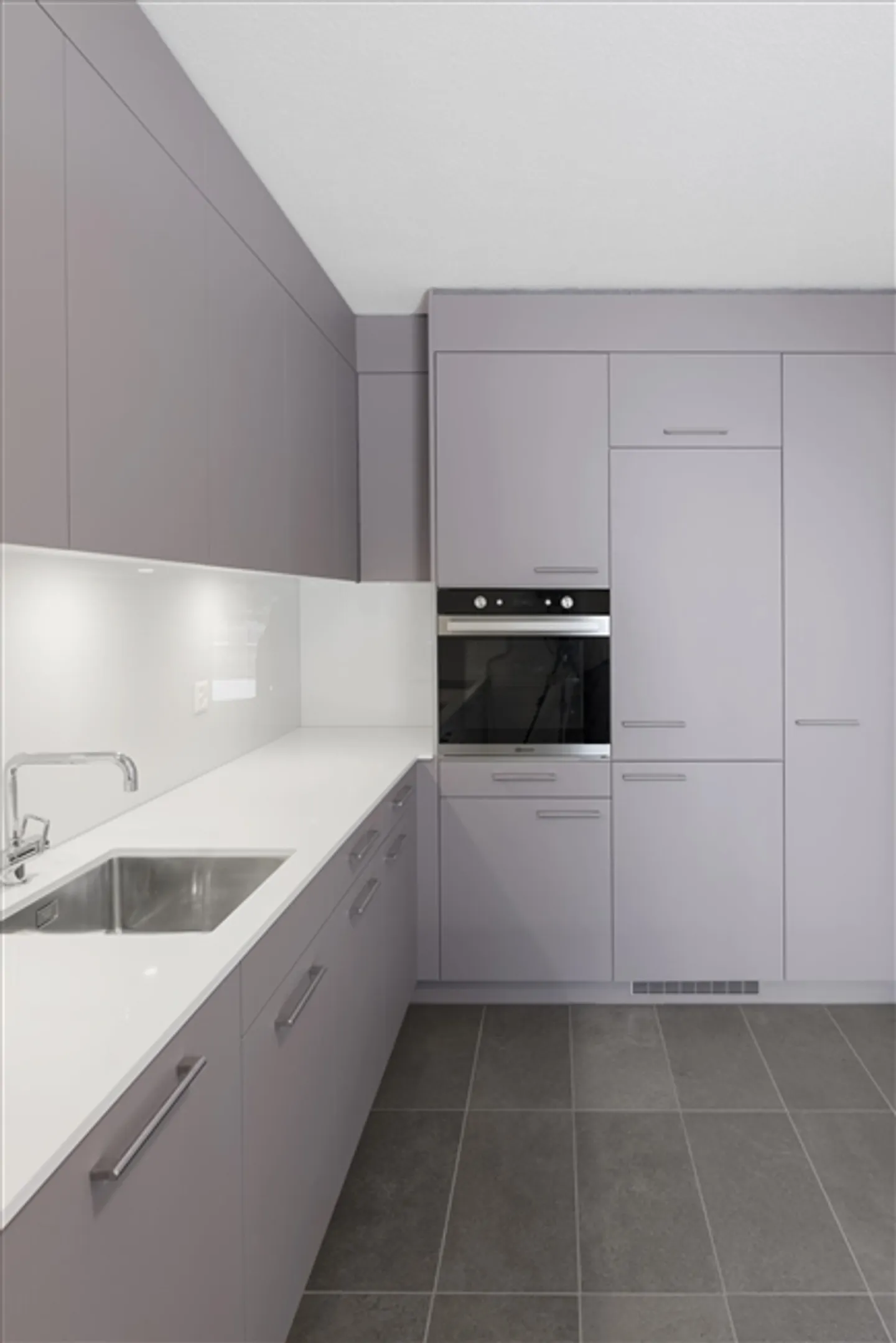 Bright Apartment Near Lake - Photo 3 of 6